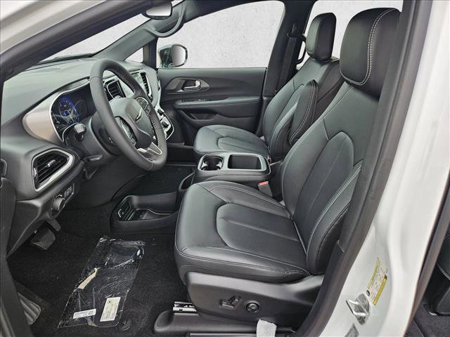 New 2025 Chrysler Voyager LX FWD image 14