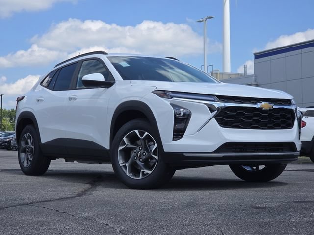 New 2026 Chevrolet Trax LT w/ LT Convenience Package FWD image 2