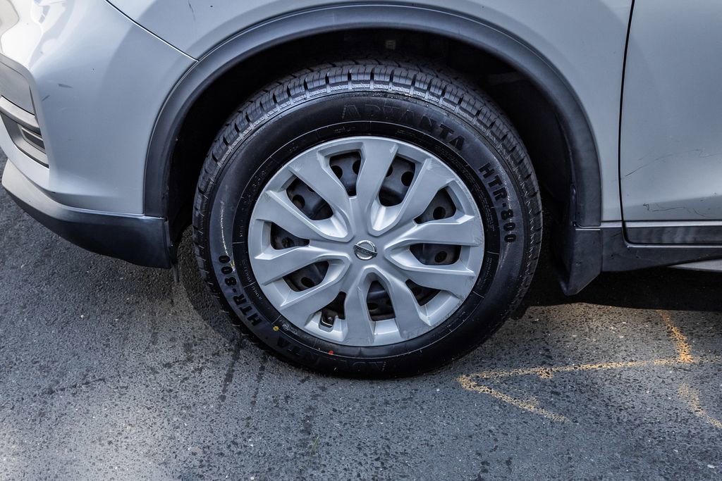 Used 2017 Nissan Rogue S AWD/4WD image 13