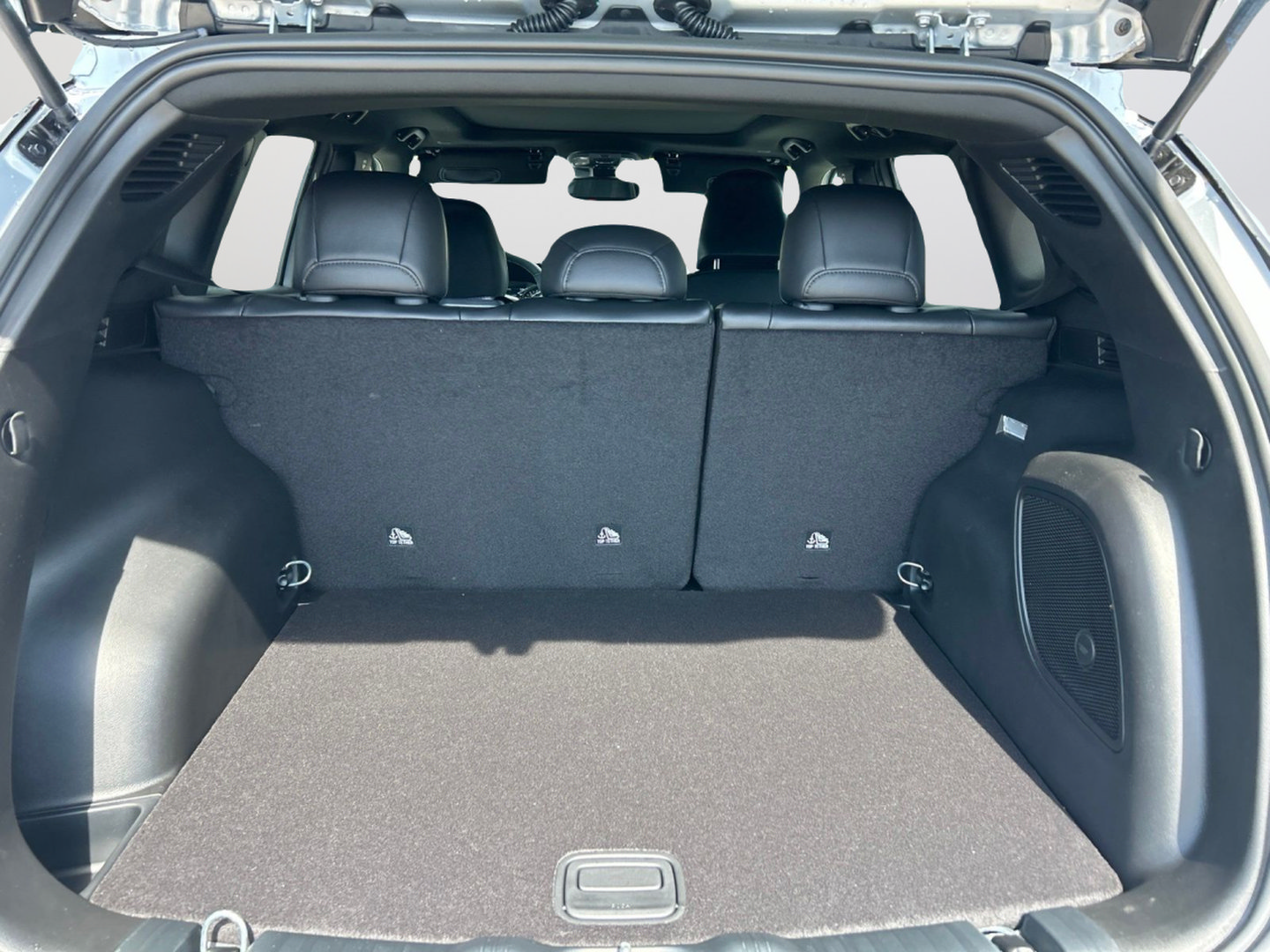 New 2026 Jeep Compass Latitude AWD/4WD image 32