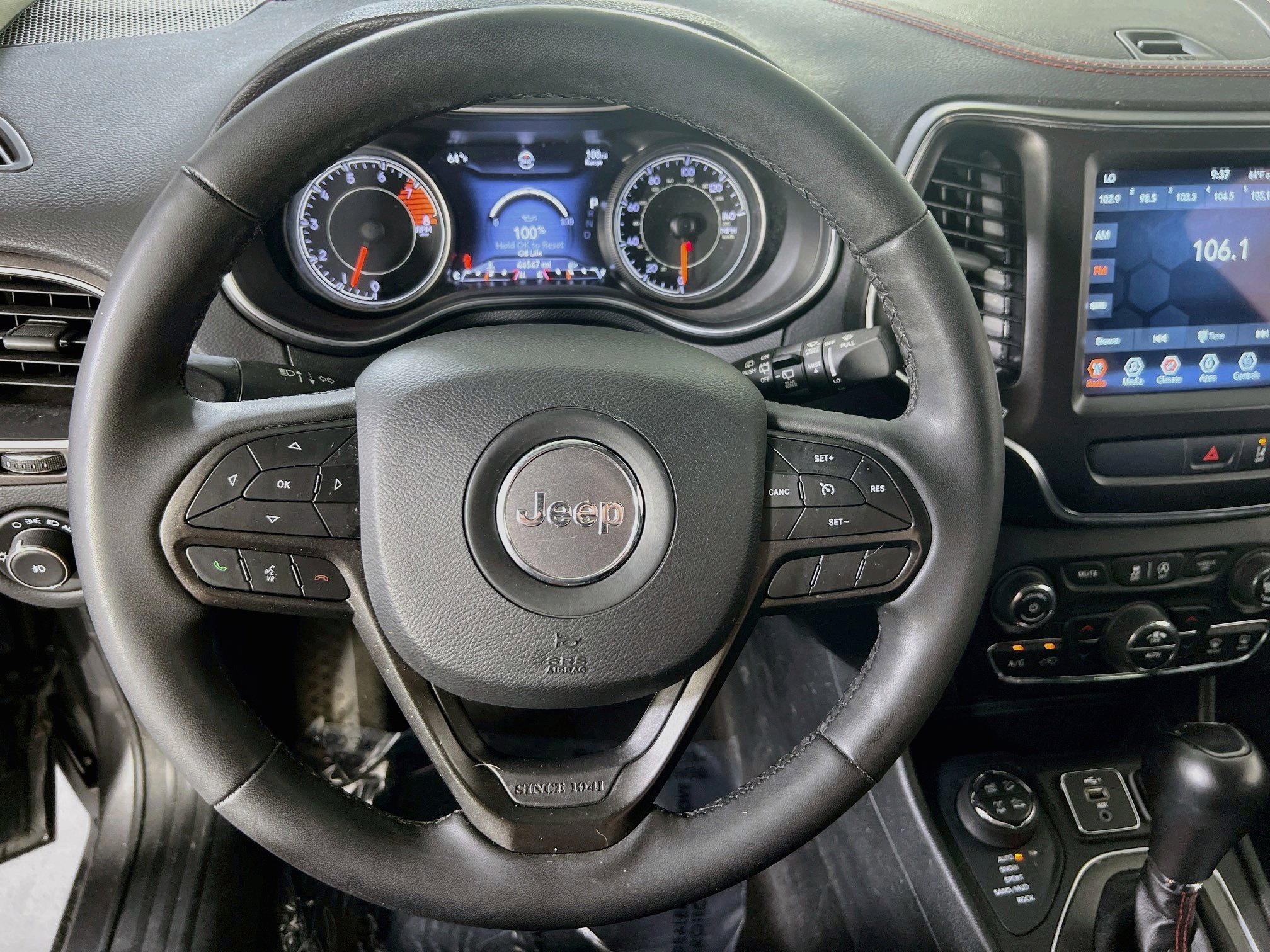 Used 2022 Jeep Cherokee Trailhawk image 11