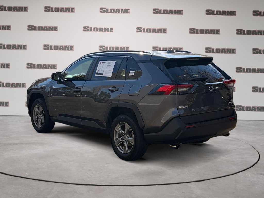 Used 2022 Toyota RAV4 XLE w/ Convenience Package AWD/4WD image 3