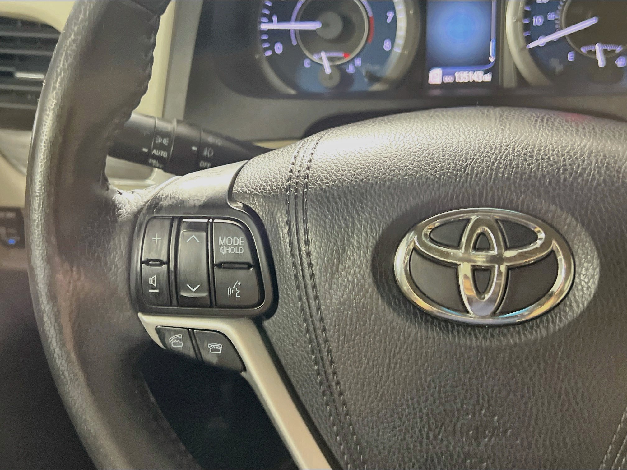 Used 2017 Toyota Sienna Limited FWD image 19