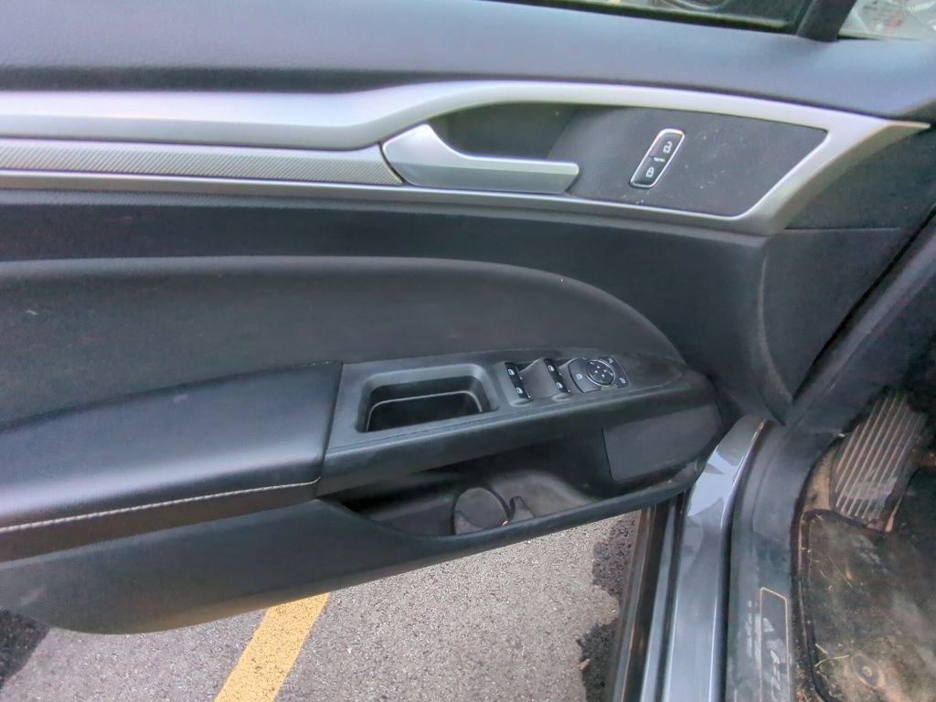 Used 2020 Ford Fusion SE FWD image 8