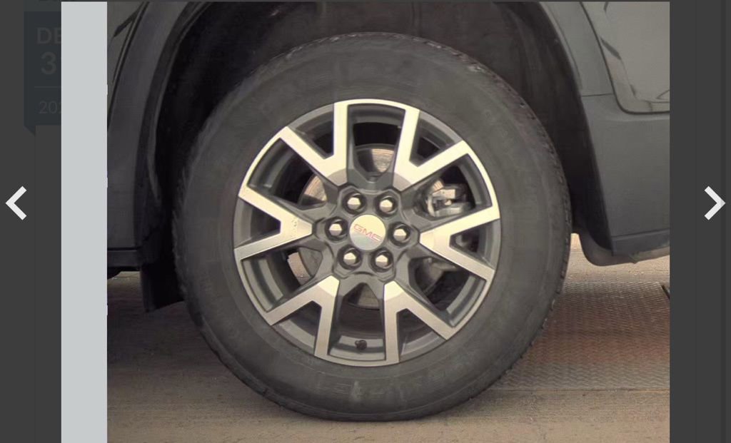 Used 2023 GMC Acadia SLE w/ Driver Convenience Package image 9