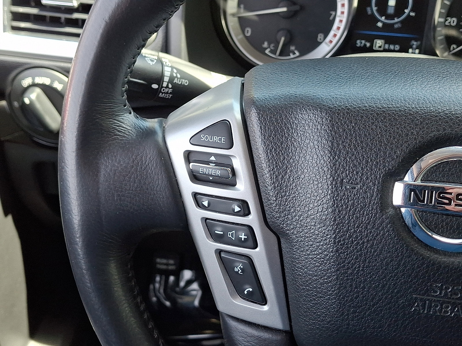 Used 2019 Nissan Titan SV w/ SV Convenience Package image 22