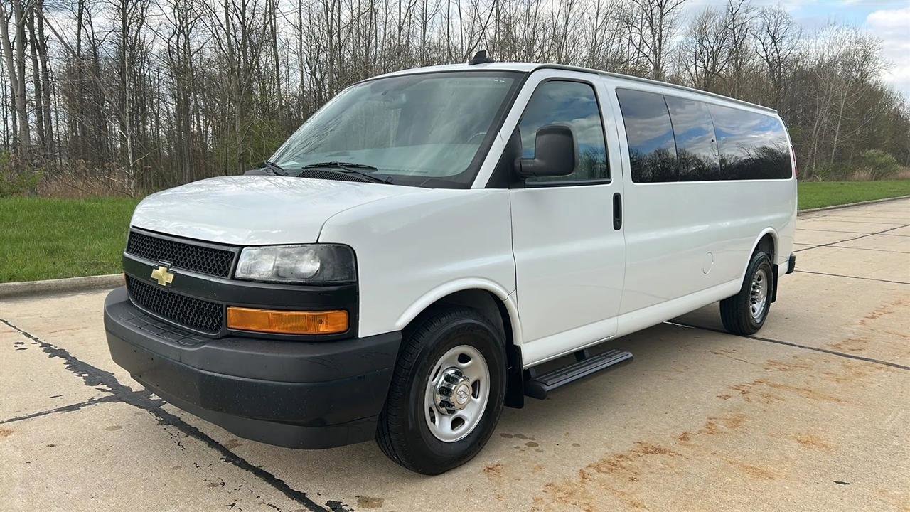 Used 2018 Chevrolet Express 3500 LT w/ LT Preferred Equipment Group RWD image 15