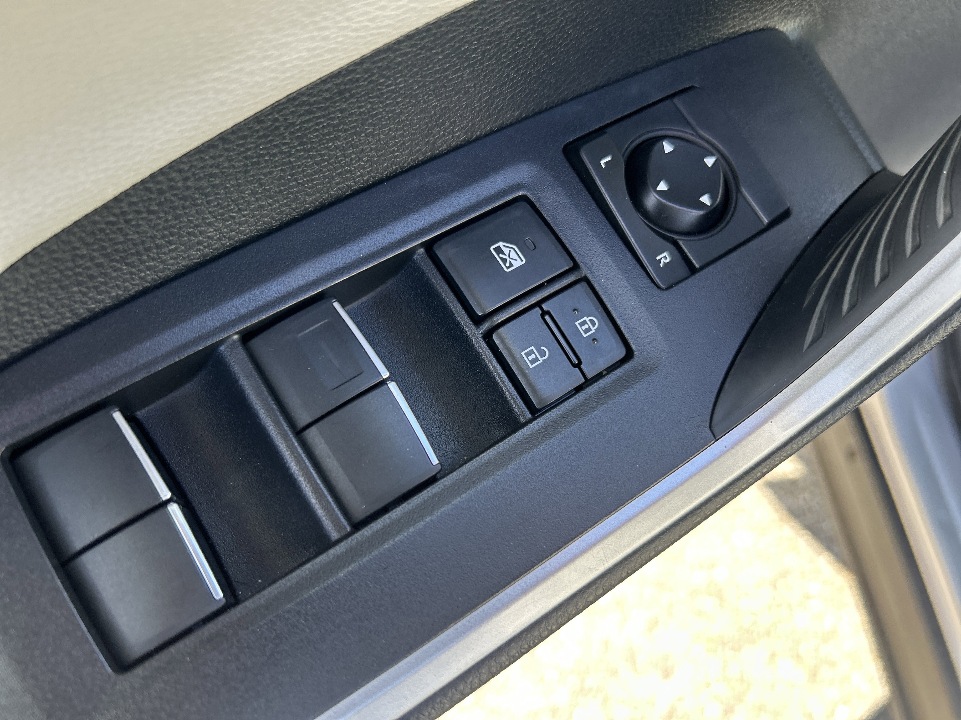 Used 2019 Toyota RAV4 Limited w/ Cold Weather Package AWD/4WD image 28