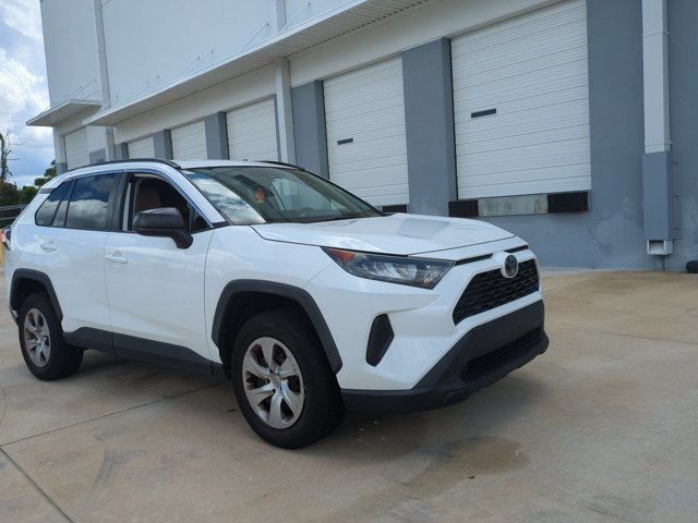 Used 2020 Toyota RAV4 LE FWD image 3