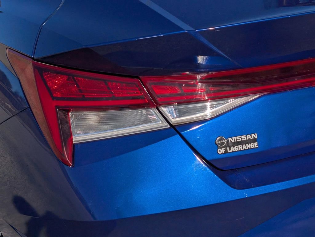 Used 2021 Hyundai Elantra SEL w/ Convenience + Premium Package image 12