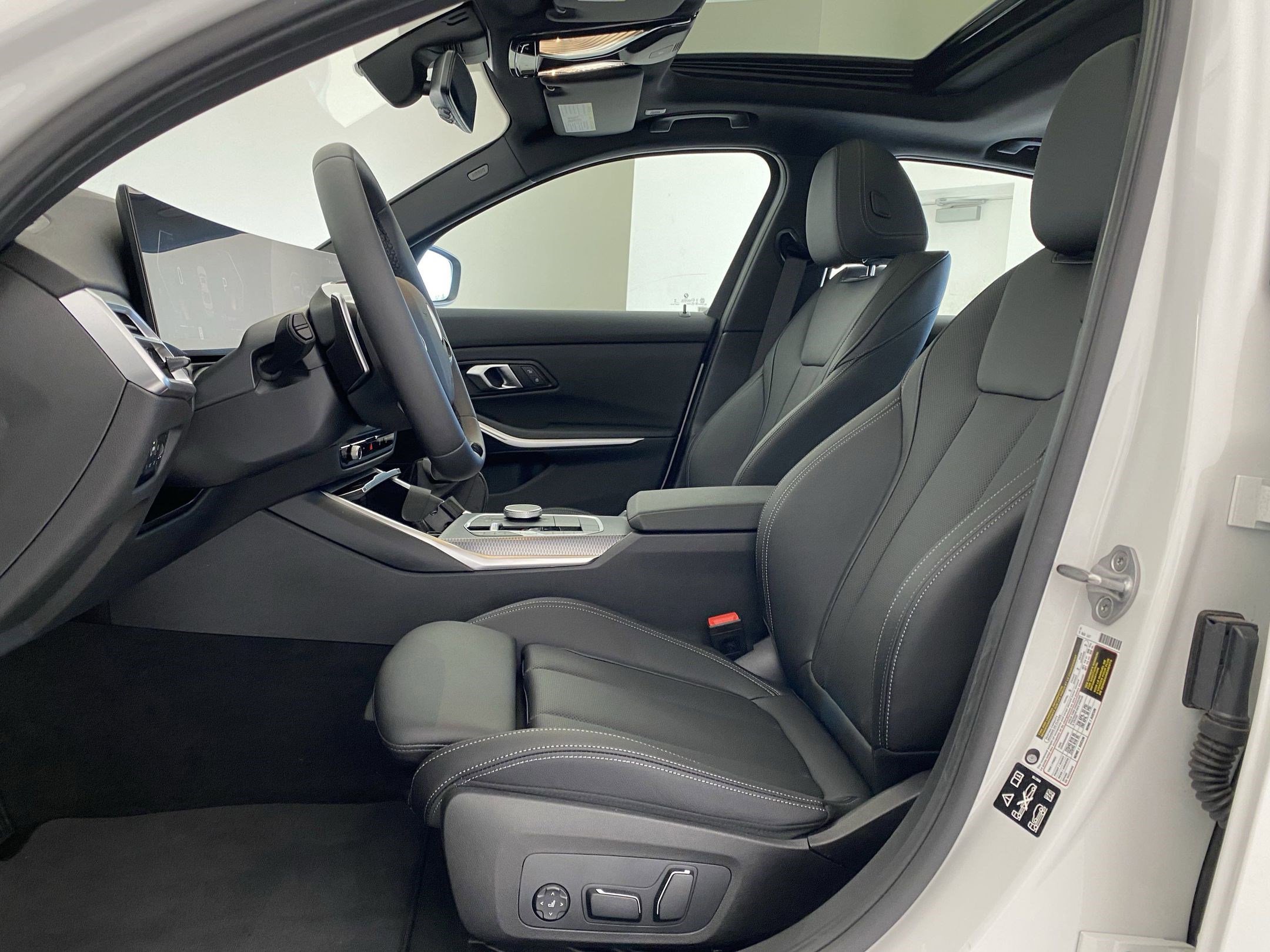 Used 2025 BMW 330i xDrive Sedan w/ Convenience Package image 4