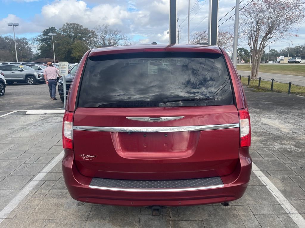 Used 2015 Chrysler Town & Country Touring-L w/ Driver Convenience Group image 4