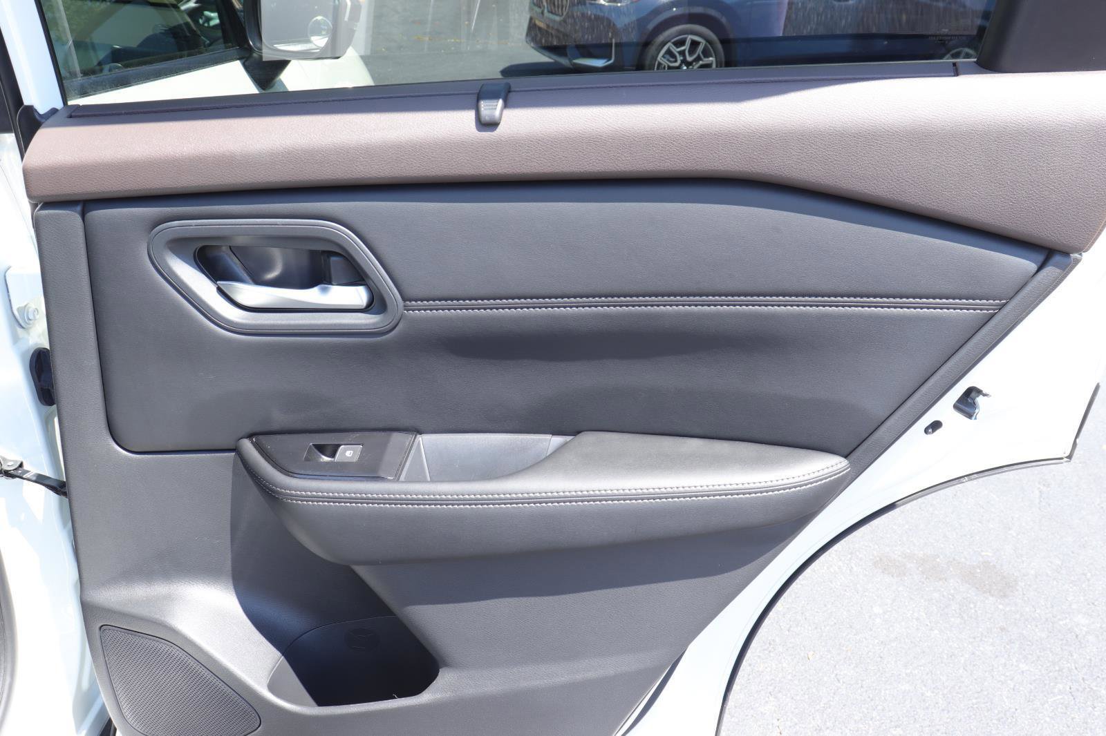 Used 2023 Nissan Rogue SL w/ SL Premium Package image 19