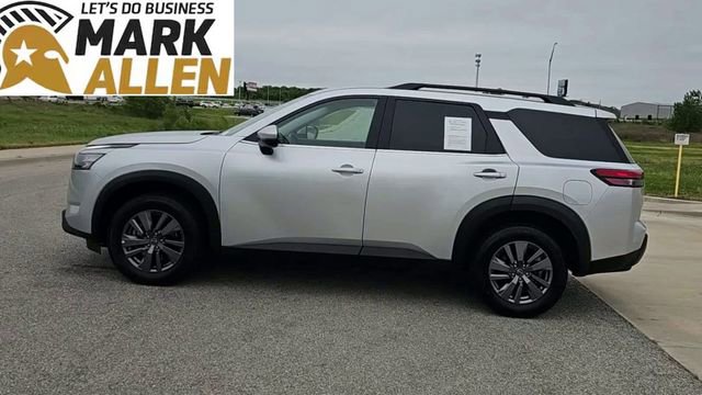 Used 2025 Nissan Pathfinder SV FWD image 5