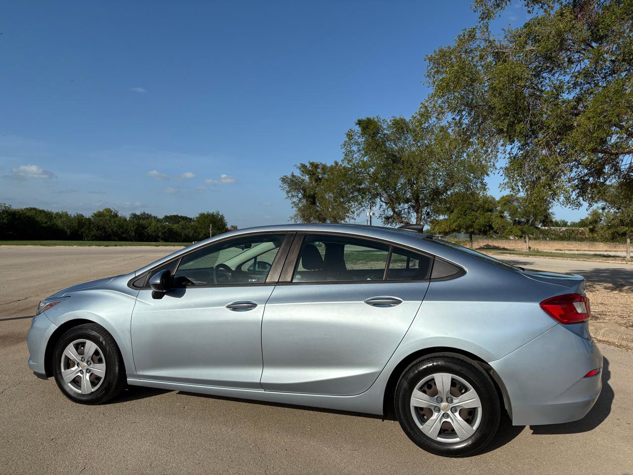 Used 2017 Chevrolet Cruze LS FWD image 47