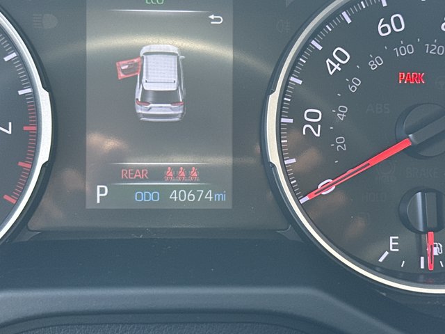 Used 2021 Toyota RAV4 XLE Premium FWD image 10