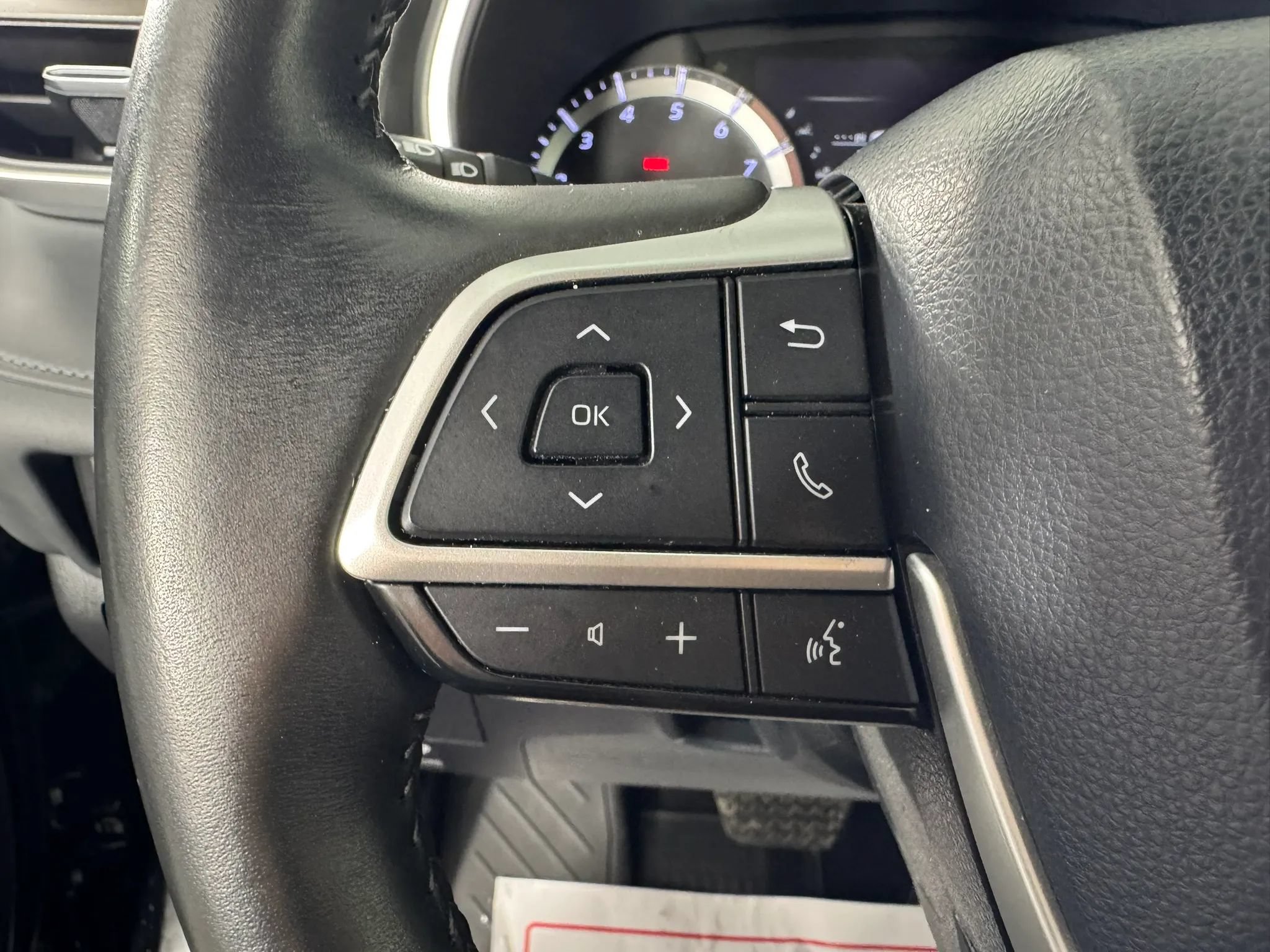 Used 2023 Toyota Highlander XLE AWD/4WD image 15