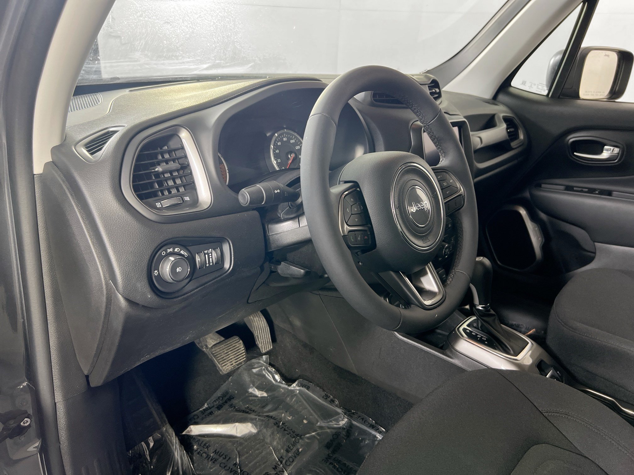 Used 2022 Jeep Renegade Latitude AWD/4WD image 9