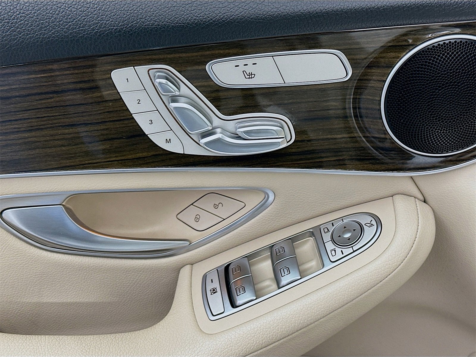 Used 2020 Mercedes-Benz GLC 300 4MATIC image 16