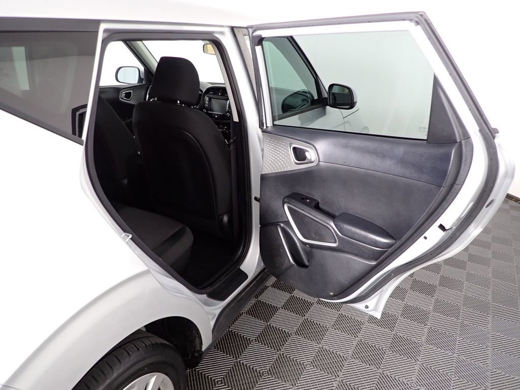 Used 2020 Kia Soul LX image 27
