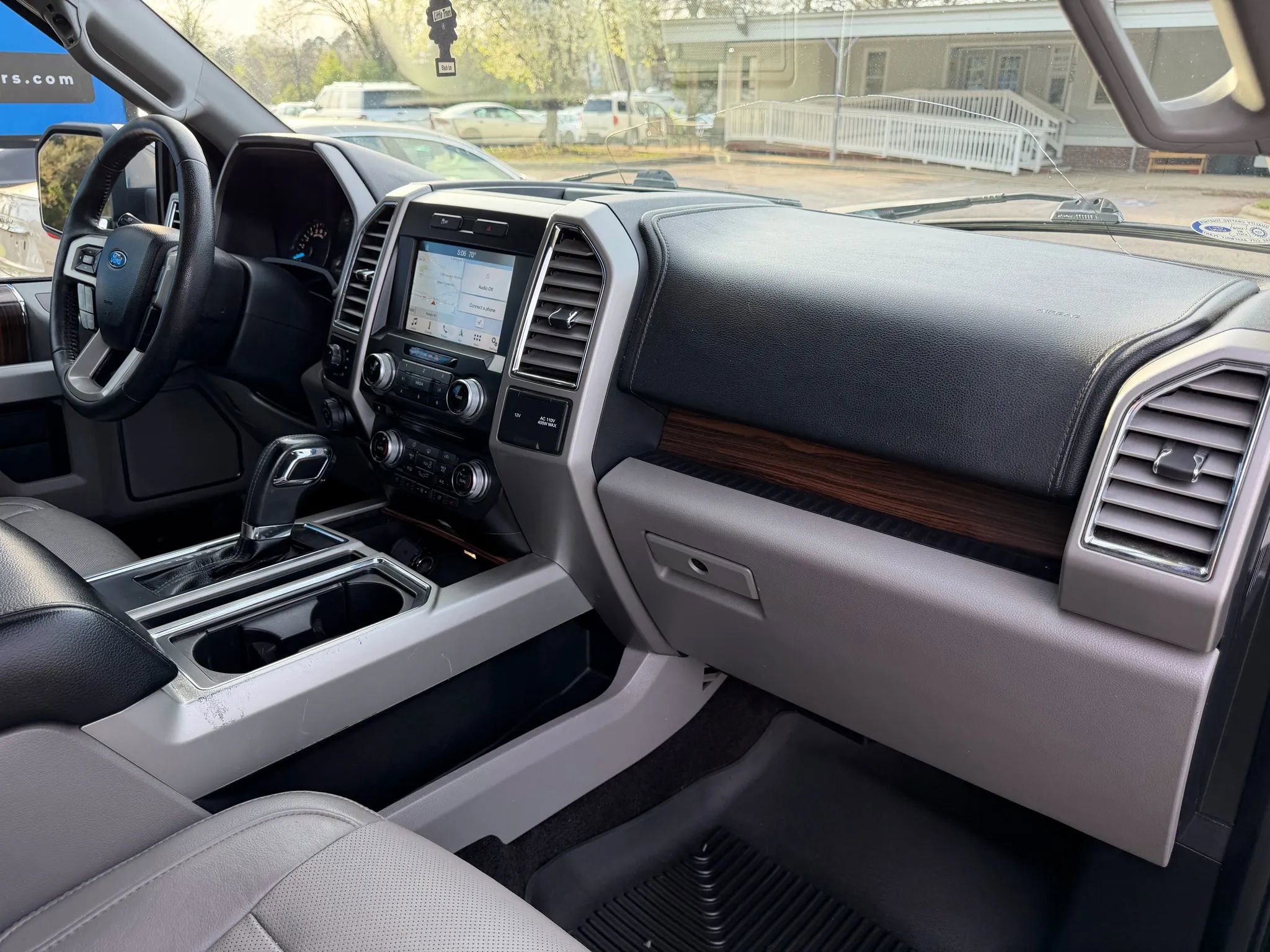 Used 2016 Ford F150 Lariat w/ Equipment Group 502A Luxury AWD/4WD image 28