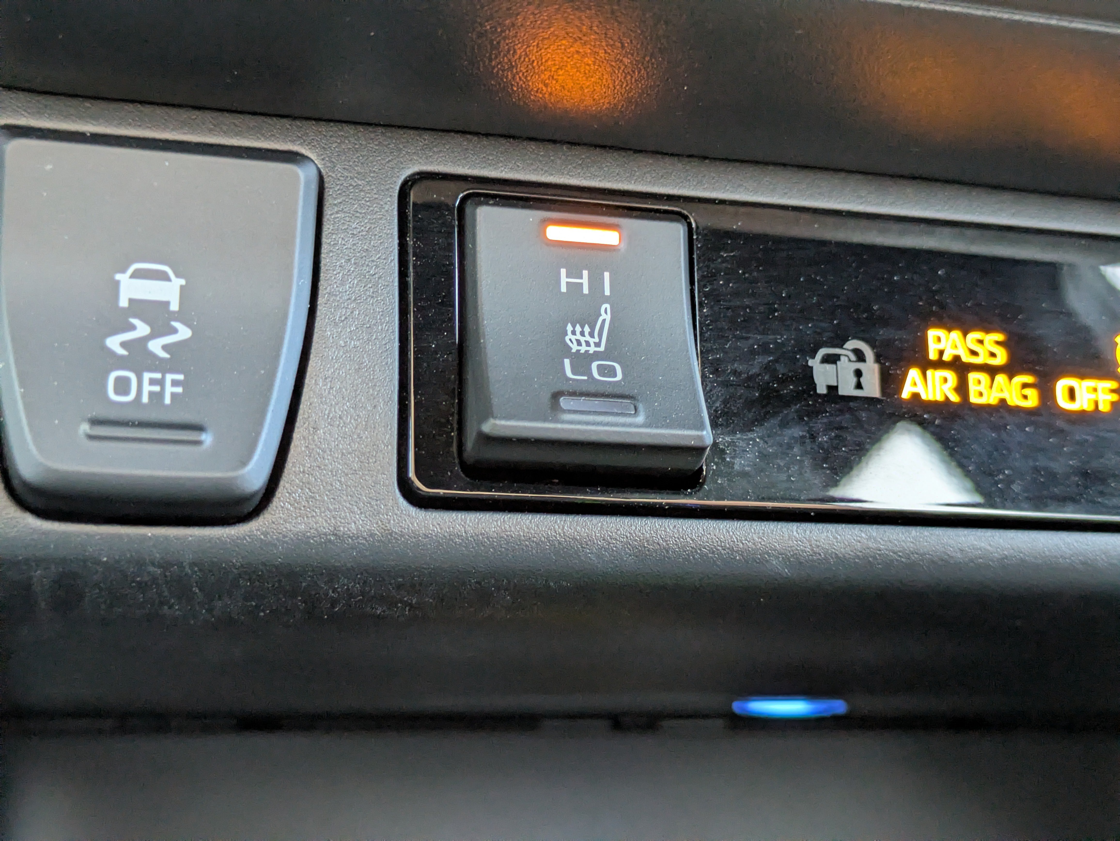 Used 2024 Toyota RAV4 XSE w/ Weather Package AWD/4WD image 27