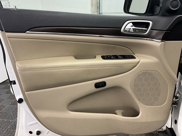 Used 2018 Jeep Grand Cherokee Limited image 13