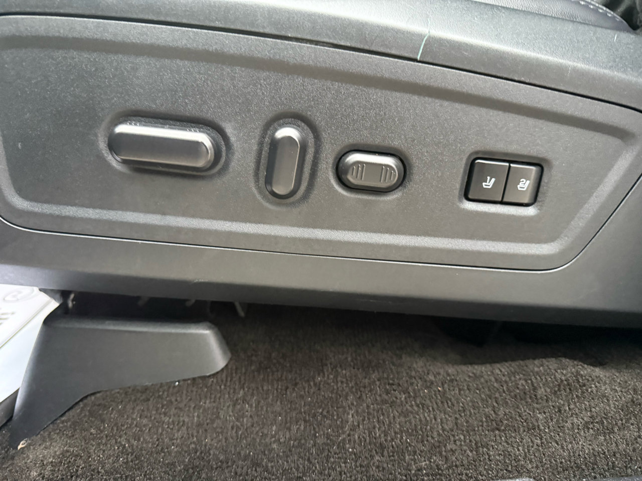 Used 2016 Lincoln Navigator Select image 16