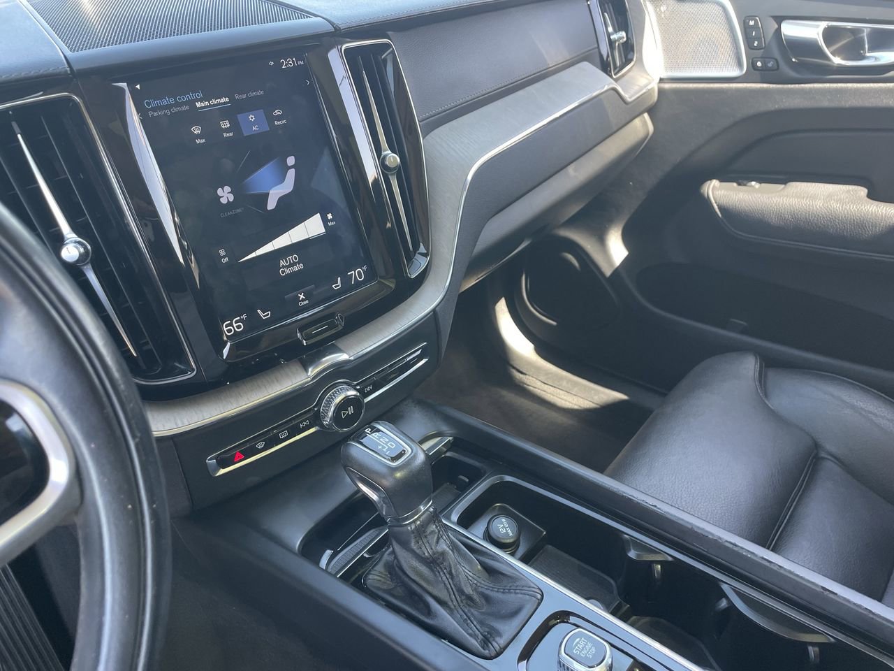 Used 2020 Volvo XC60 T6 Inscription w/ Protection Package Premier image 26