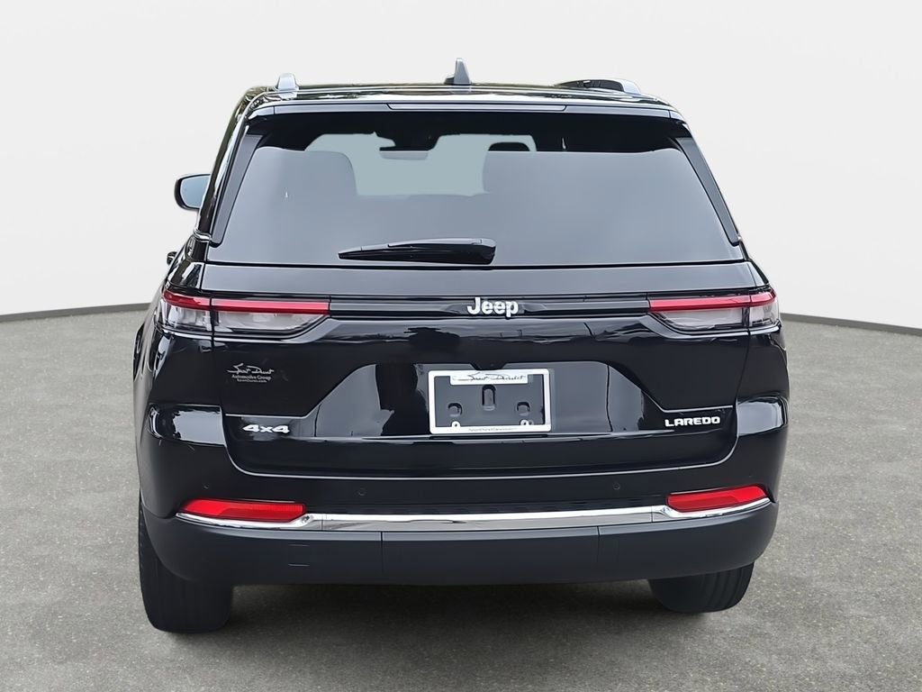 New 2025 Jeep Grand Cherokee Laredo w/ Luxury Tech Group I AWD/4WD image 6