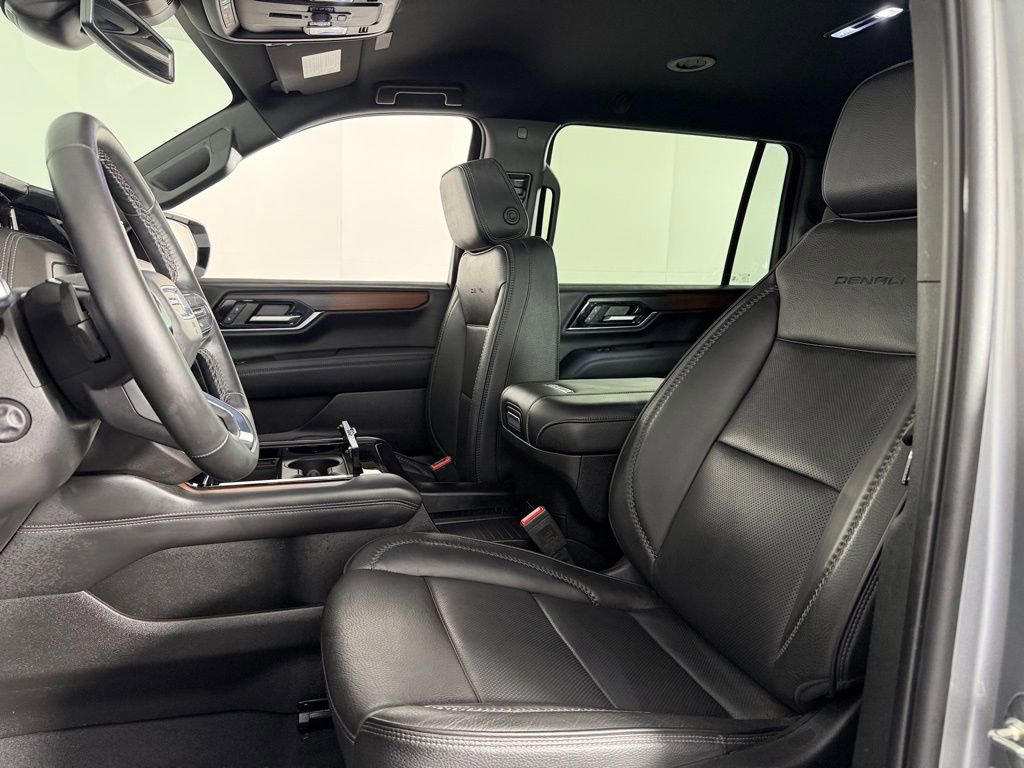 Used 2025 GMC Yukon XL Denali image 24