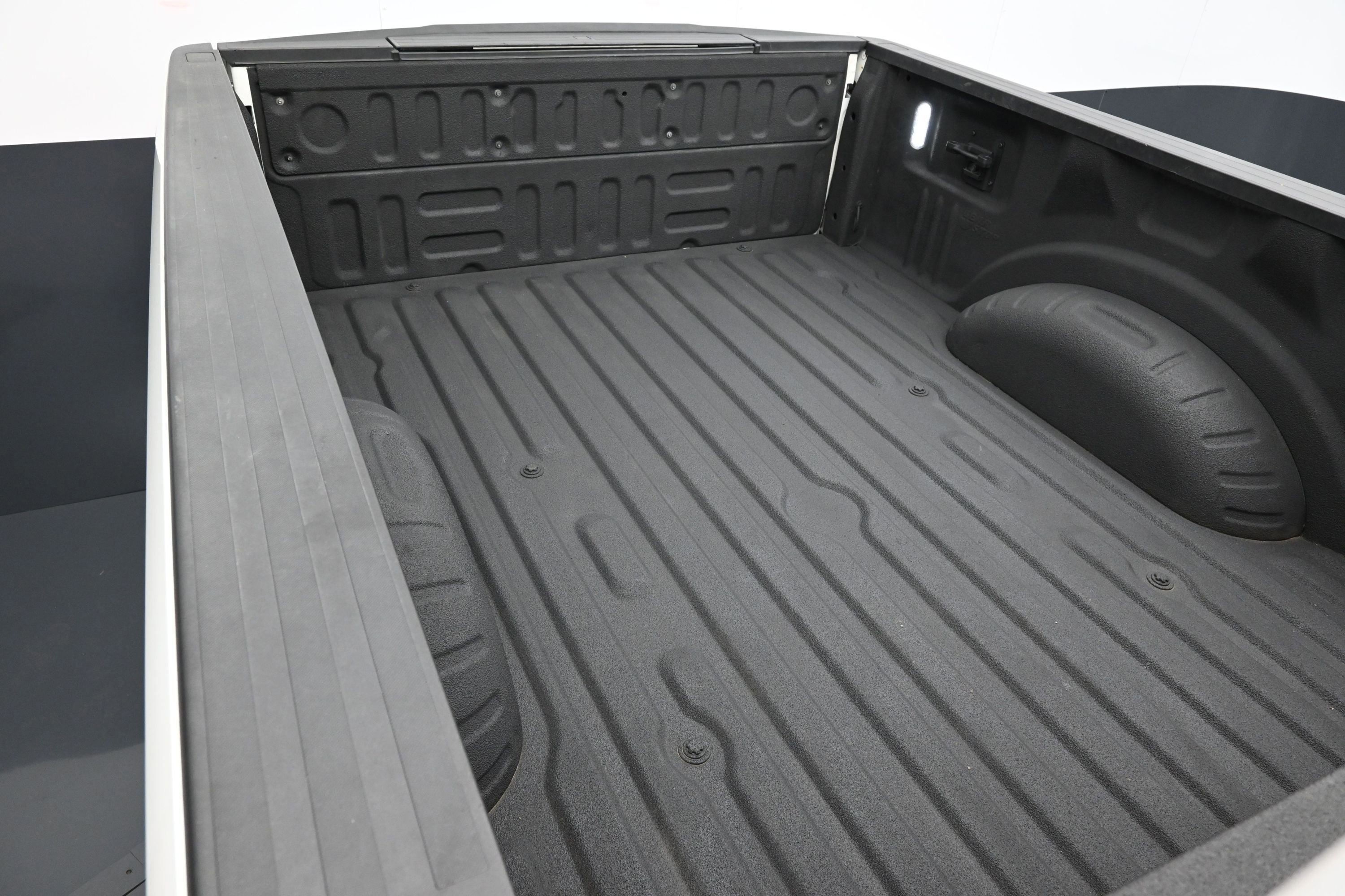 Used 2022 Ford F350 Platinum w/ FX4 Off-Road Package AWD/4WD image 46