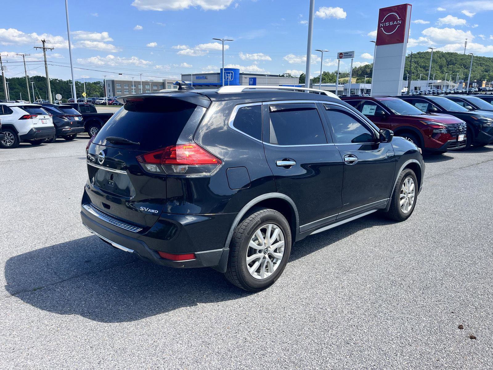 Used 2017 Nissan Rogue SV AWD/4WD image 6