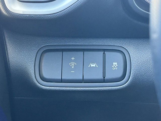 Used 2022 Hyundai Venue Limited image 20