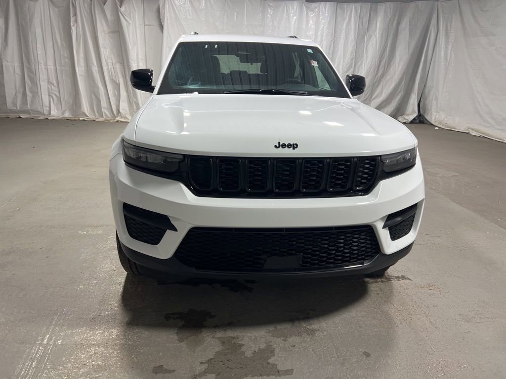 Used 2025 Jeep Grand Cherokee Altitude video 2