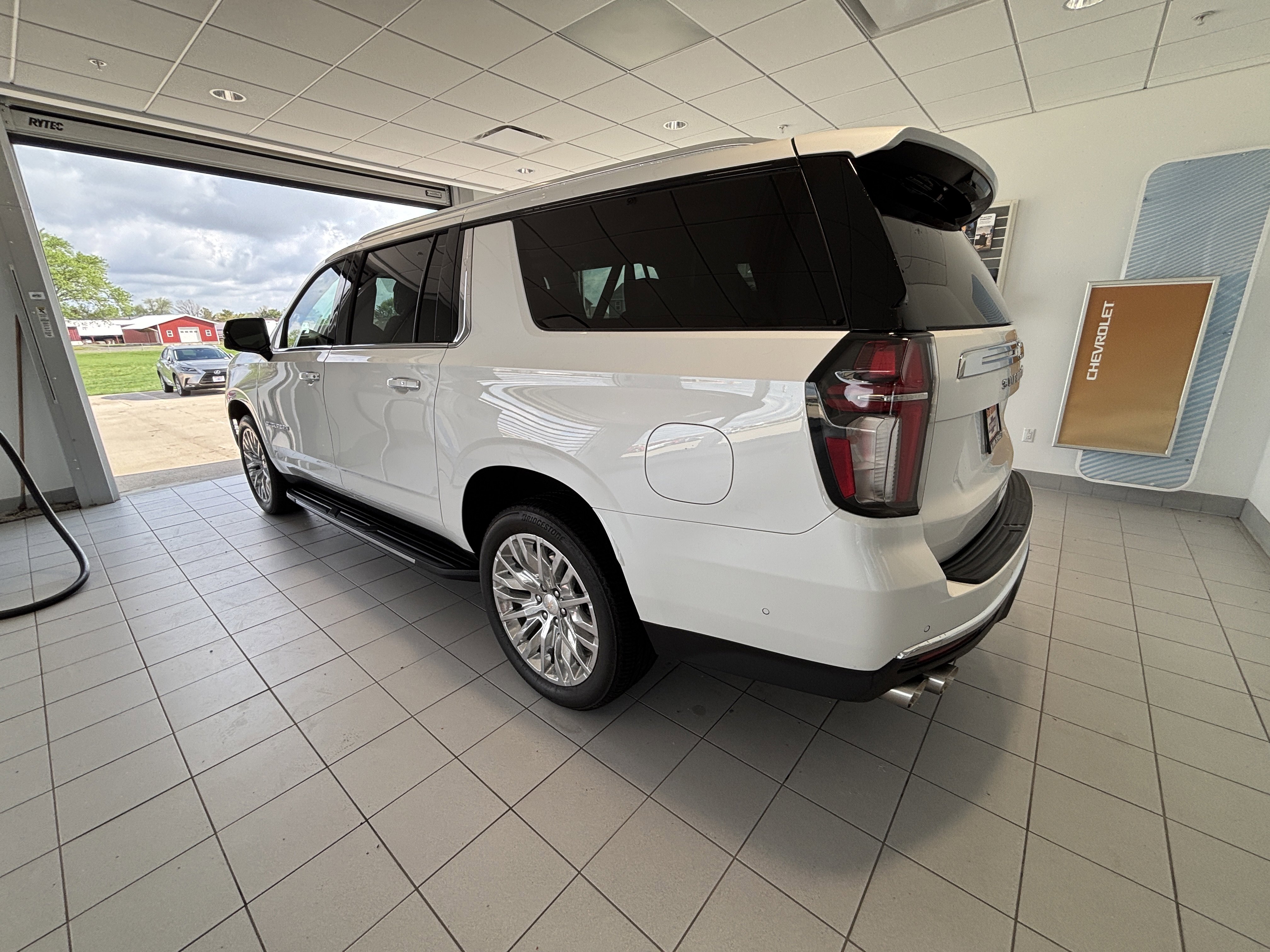 Used 2023 Chevrolet Suburban Premier w/ Advanced Technology Package image 3