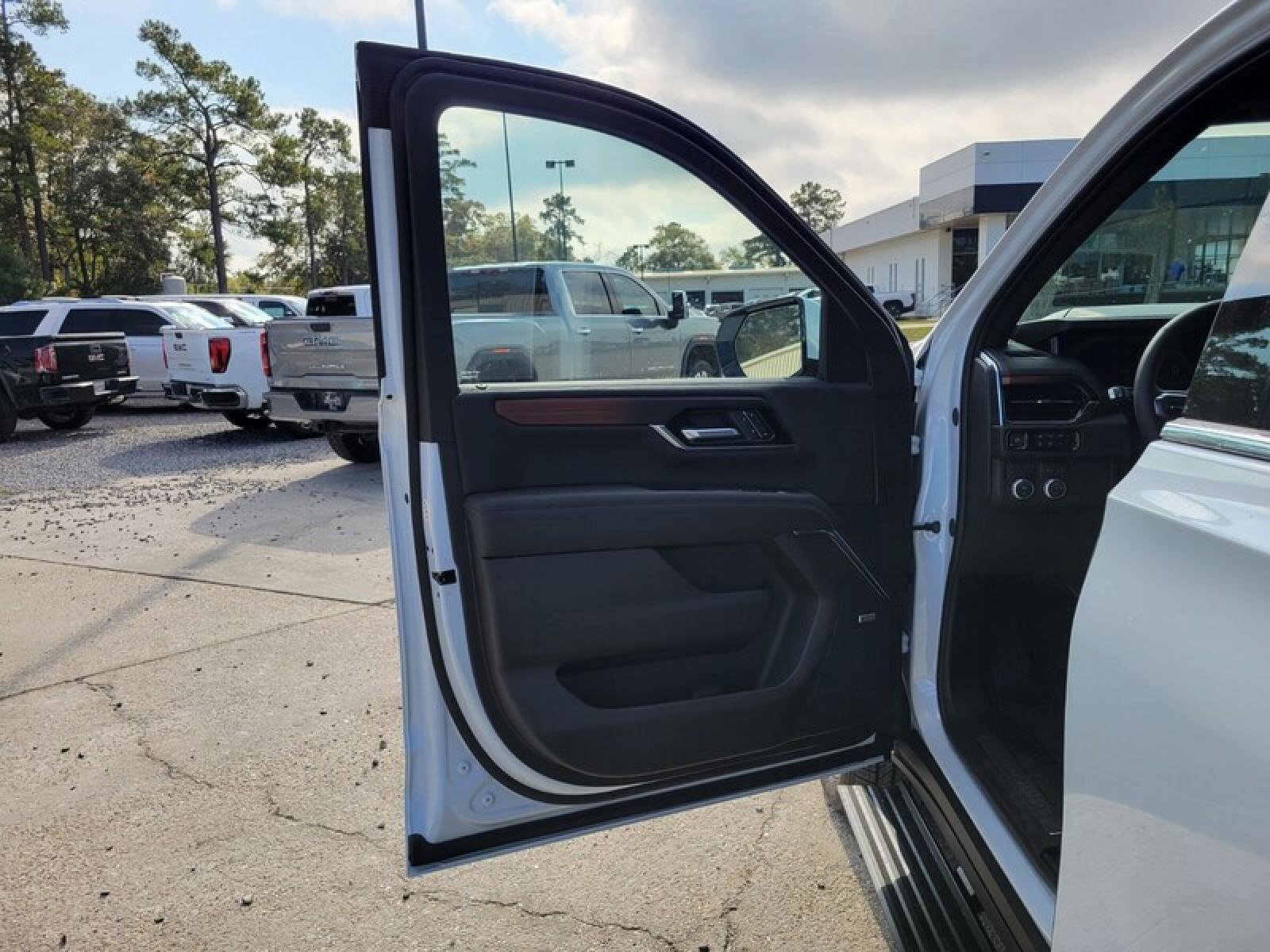 New 2026 GMC Yukon XL Denali image 14