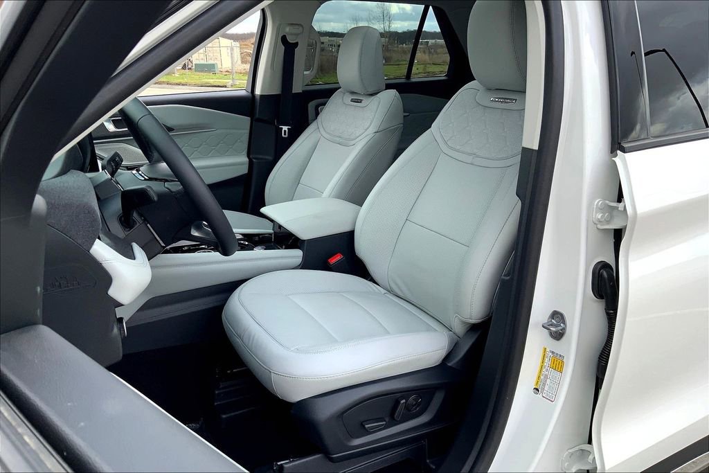 Used 2026 Ford Explorer Platinum w/ LUX Leather Package AWD/4WD image 25