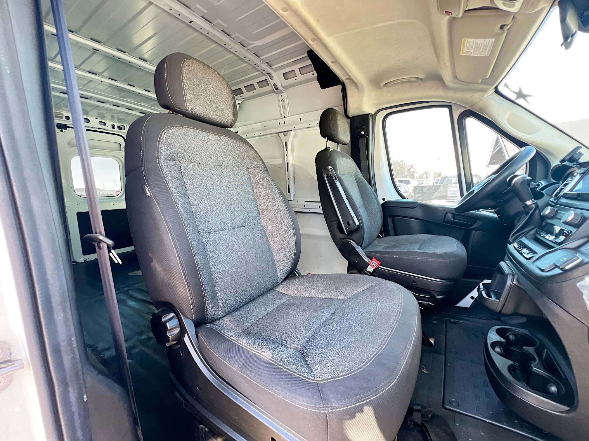 Used 2023 RAM ProMaster 2500 image 31