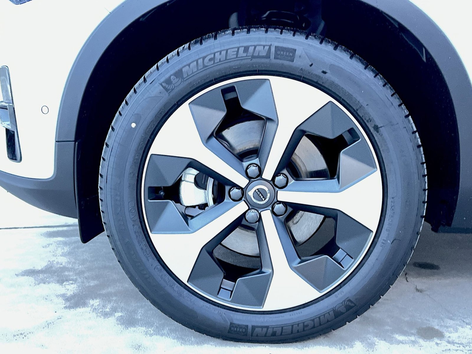 New 2026 Volvo XC40 B5 Plus w/ Protection Package Premier image 12