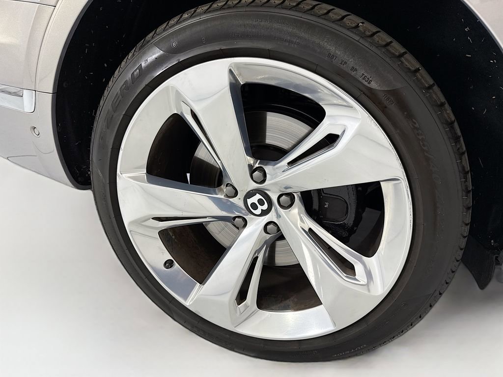 Used 2018 Bentley Bentayga image 32