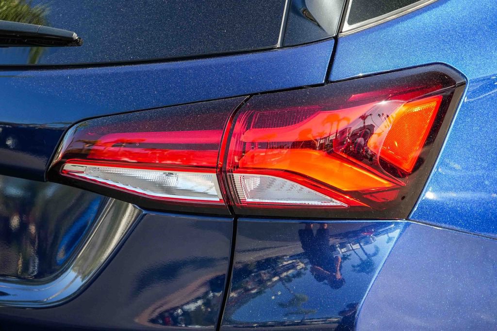 Used 2023 Chevrolet Equinox RS AWD/4WD image 7