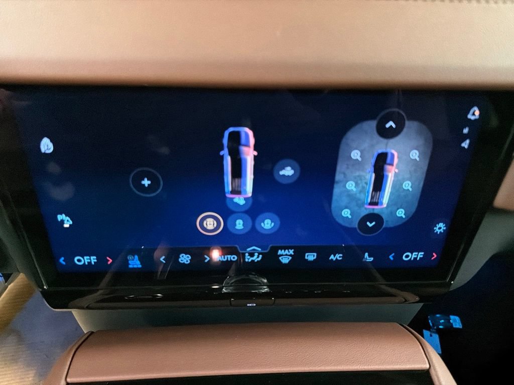 New 2026 Lincoln Navigator Reserve AWD/4WD image 13