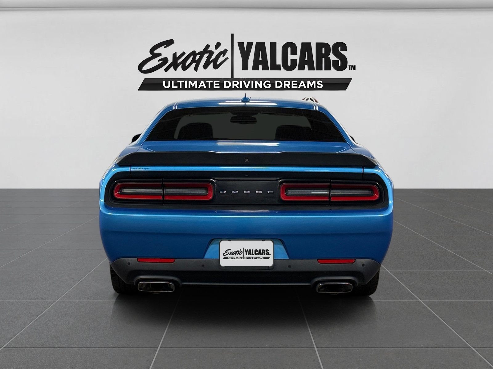 Used 2015 Dodge Challenger R/T Scat Pack w/ Leather Interior Group RWD image 4