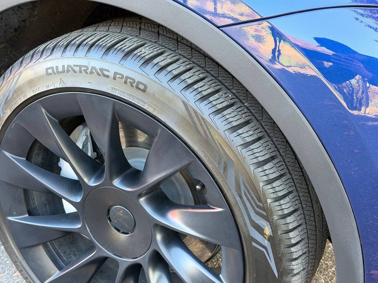 Used 2024 Tesla Model Y Long Range AWD/4WD image 2