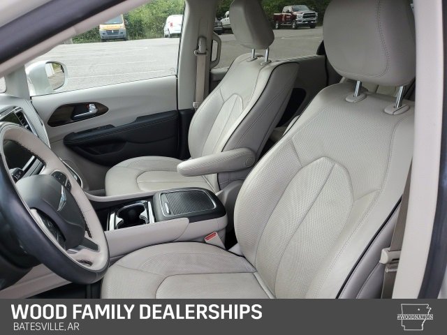 Used 2021 Chrysler Pacifica Limited w/ Uconnect Theater Family Group image 13