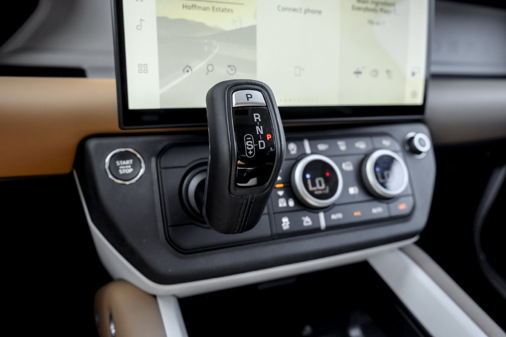 New 2026 Land Rover Defender 130 X-Dynamic SE AWD/4WD image 15