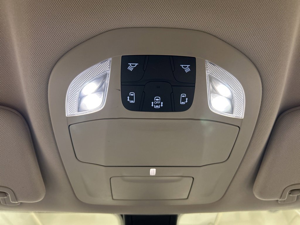 Used 2021 Chrysler Voyager Lxi image 25