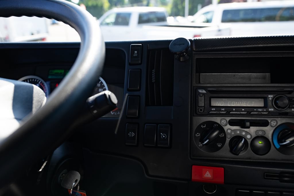 Used 2023 Isuzu NPR RWD image 15