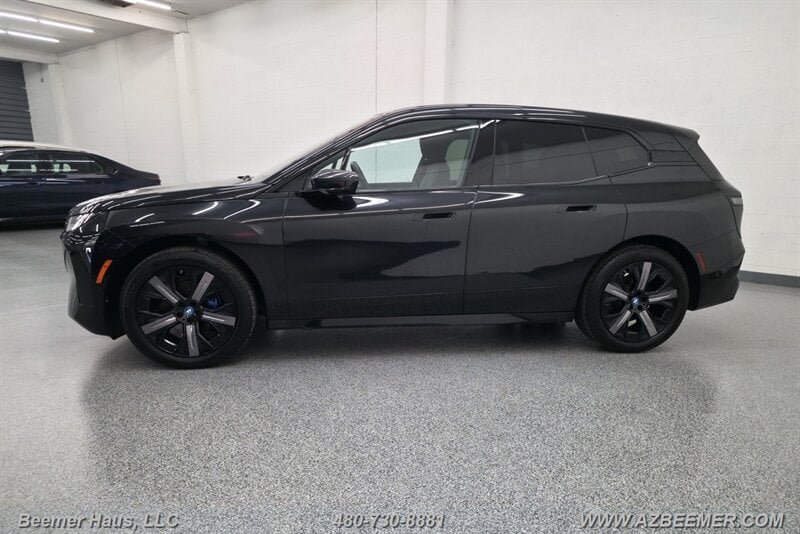 Used 2024 BMW iX xDrive50 w/ Premium Package AWD/4WD image 5